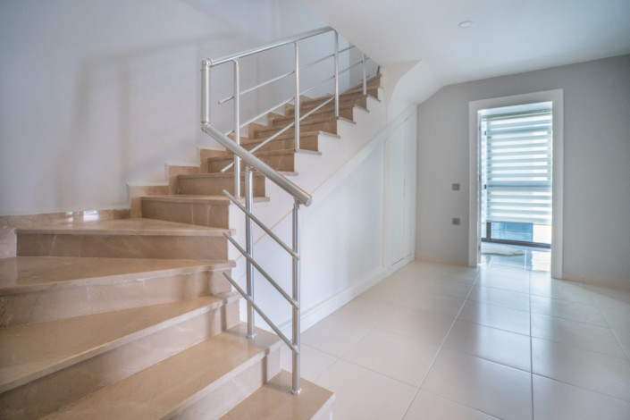 Двухуровневый пентхаус 2+1 с частичным видом на море в районе Кестель, 130м2 - Ракурс 19