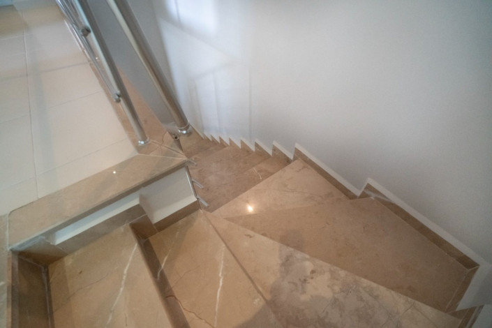 Двухуровневый пентхаус 2+1 с частичным видом на море в районе Кестель, 130м2 - Ракурс 26