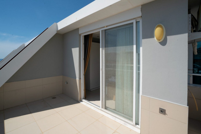 Двухуровневый пентхаус 2+1 с частичным видом на море в районе Кестель, 130м2 - Ракурс 36