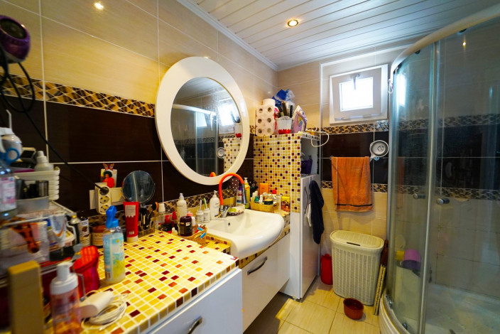 Меблированная трехкомнатная квартира с инфраструктурой в районе Махмутлар, 115 м2 - Ракурс 15