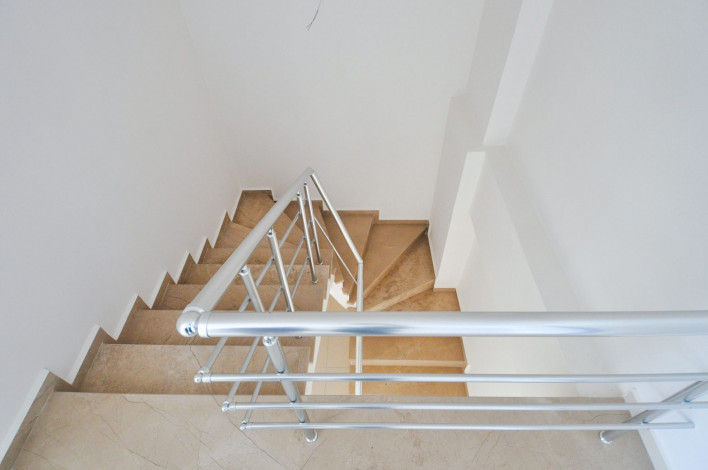 Двухуровневые апартаменты 2+1 с выходом в сад в хорошем комплексе в Кестель, 145 м2 - Ракурс 19