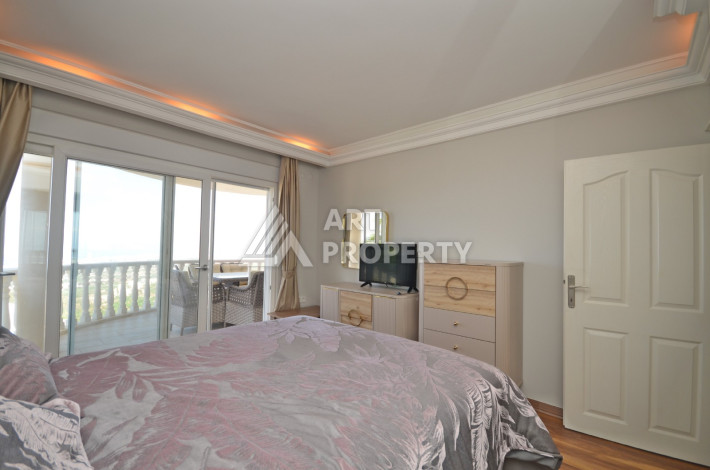 Вилла с невероятно красивой панорамой 3+1 в элитном районе Каргыджак - Ракурс 9