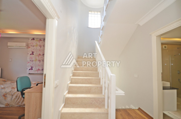 Вилла с невероятно красивой панорамой 3+1 в элитном районе Каргыджак - Ракурс 12