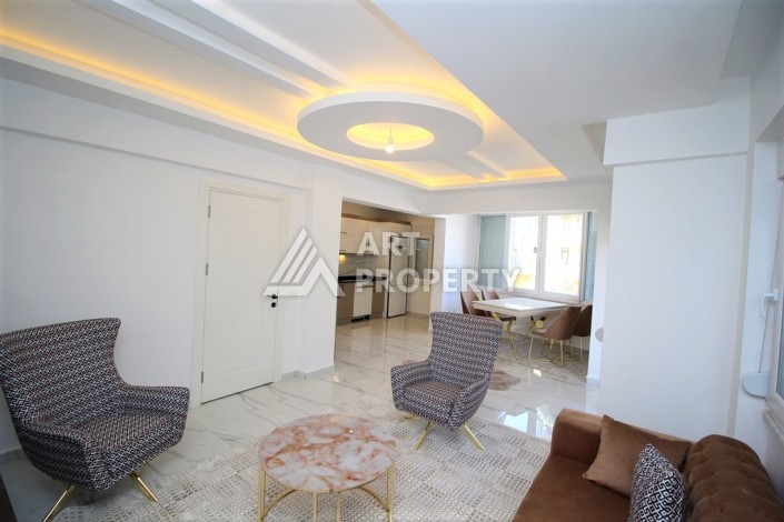 Квартира 3+1 в новым ремонтом, мебелью и техникой в центре Алании - Ракурс 3