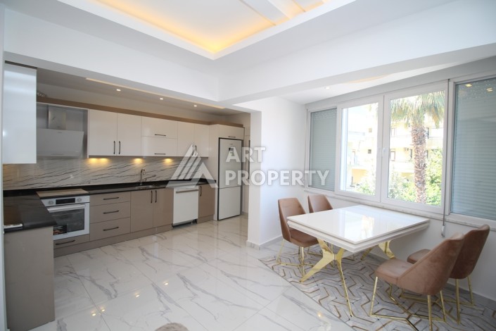 Квартира 3+1 в новым ремонтом, мебелью и техникой в центре Алании - Ракурс 5