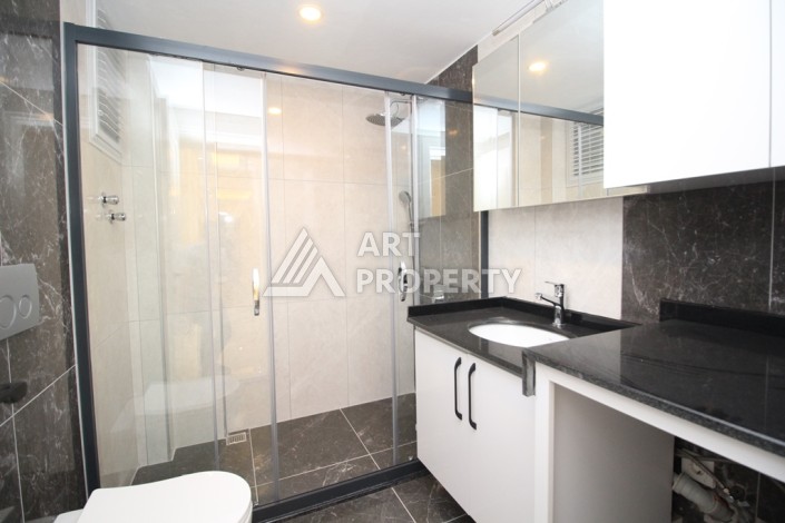 Квартира 3+1 в новым ремонтом, мебелью и техникой в центре Алании - Ракурс 7