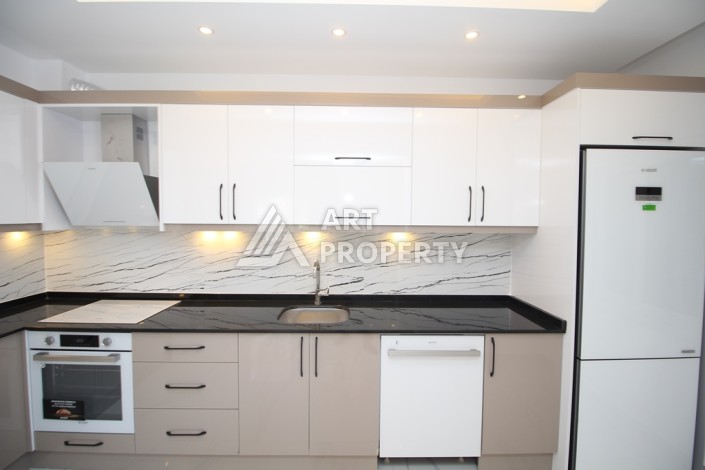 Квартира 3+1 в новым ремонтом, мебелью и техникой в центре Алании - Ракурс 8