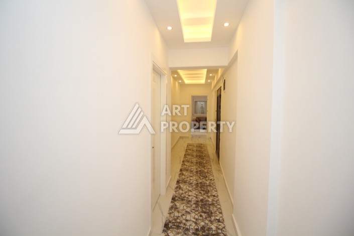 Квартира 3+1 в новым ремонтом, мебелью и техникой в центре Алании - Ракурс 11