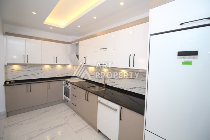 Квартира 3+1 в новым ремонтом, мебелью и техникой в центре Алании - Ракурс 12