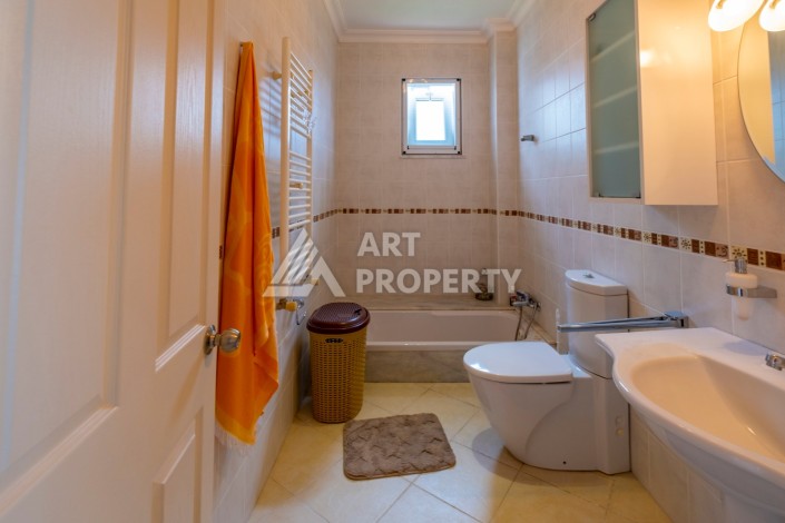 Вилла 2+1 с большим садом в элитном районе Каргыджак - Ракурс 17