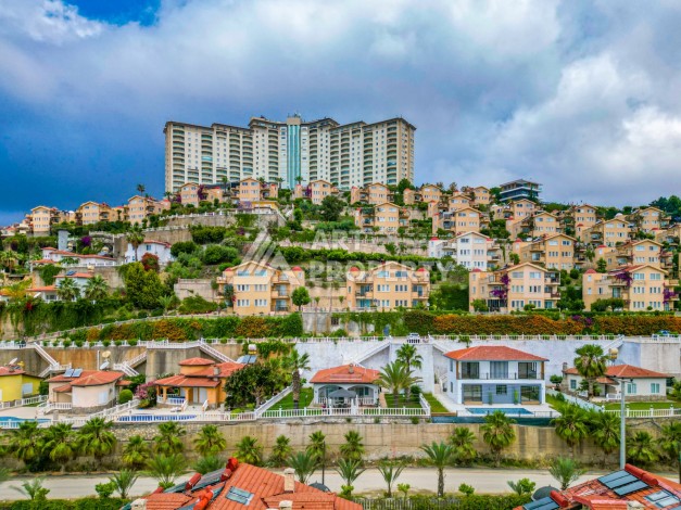 Вилла 2+1 с большим садом в элитном районе Каргыджак - Ракурс 28