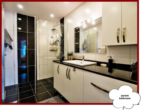 Квартира 3+1 с отдельной кухнейна первой линии от моря, в районе Тосмур, 155 м2 - Ракурс 4