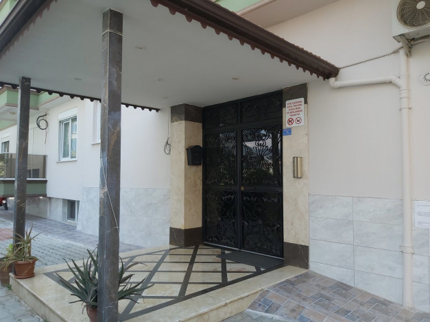 Двухуровневый четырехкомнатный пентхаус с видом на море и горы, район Махмутлар, 200 м2 - Ракурс 2