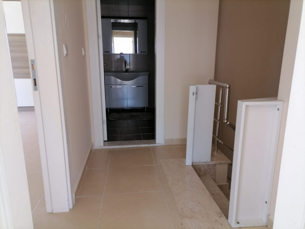 Двухуровневый четырехкомнатный пентхаус с видом на море и горы, район Махмутлар, 200 м2 - Ракурс 13