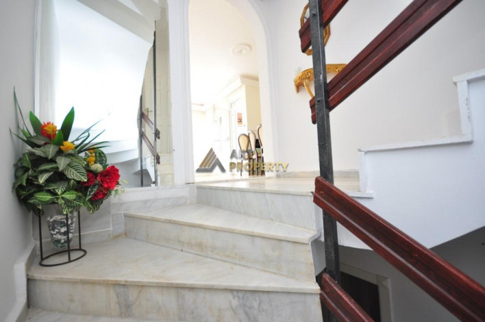 Двухэтажная вилла 3+1 с видом на море в Каргыджак,140 м2 - Ракурс 13