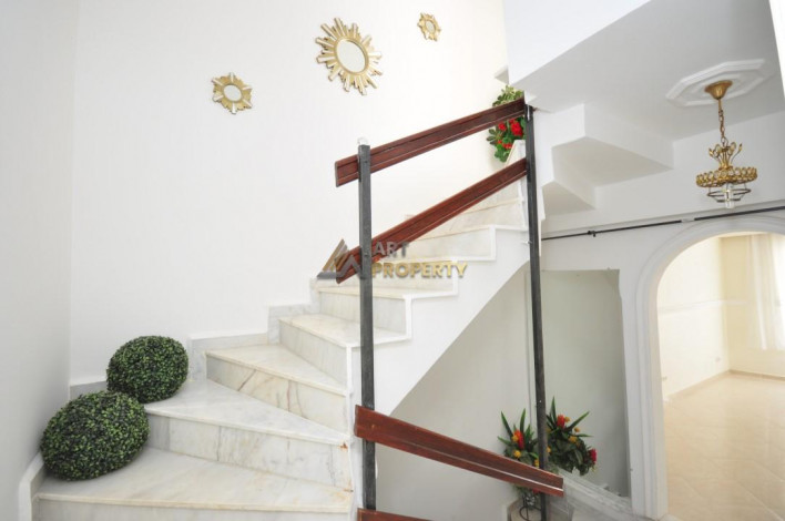 Двухэтажная вилла 3+1 с видом на море в Каргыджак,140 м2 - Ракурс 17