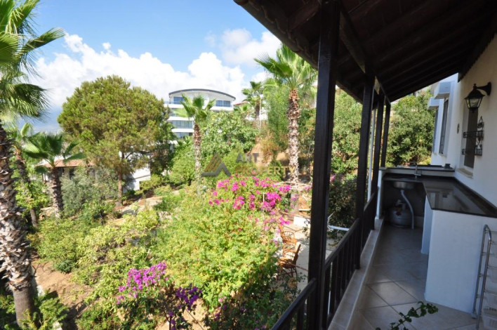 Двухэтажная вилла 3+1 с видом на море в Каргыджак,140 м2 - Ракурс 29