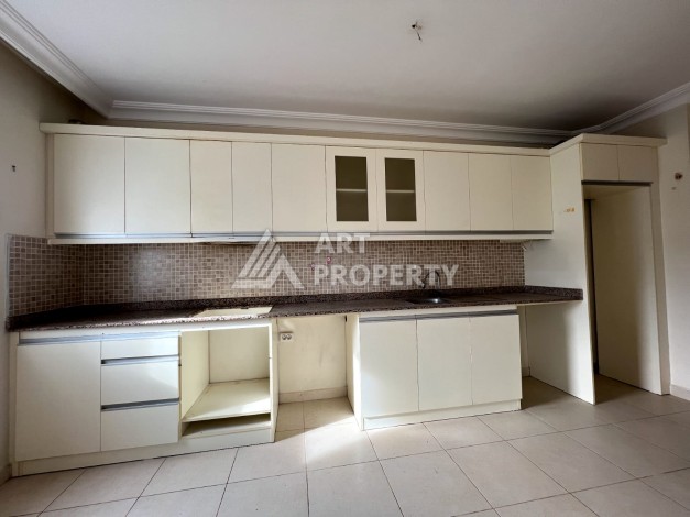 Просторная 2+1 с отдельной кухней в турецком доме развитого района Махмутлар - Ракурс 3