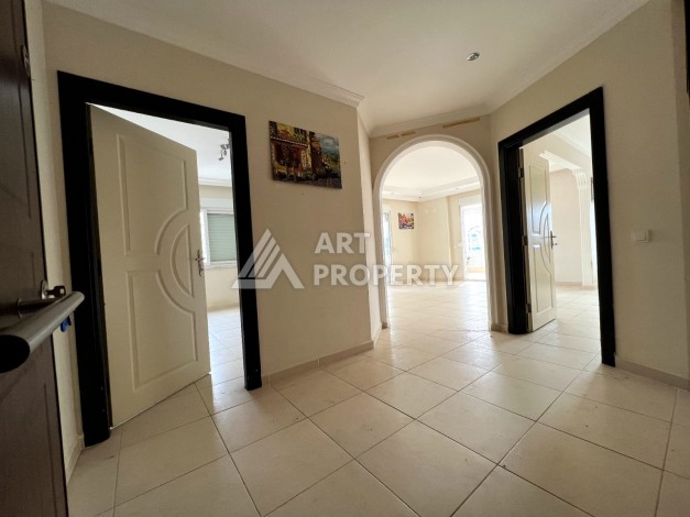 Просторная 2+1 с отдельной кухней в турецком доме развитого района Махмутлар - Ракурс 9