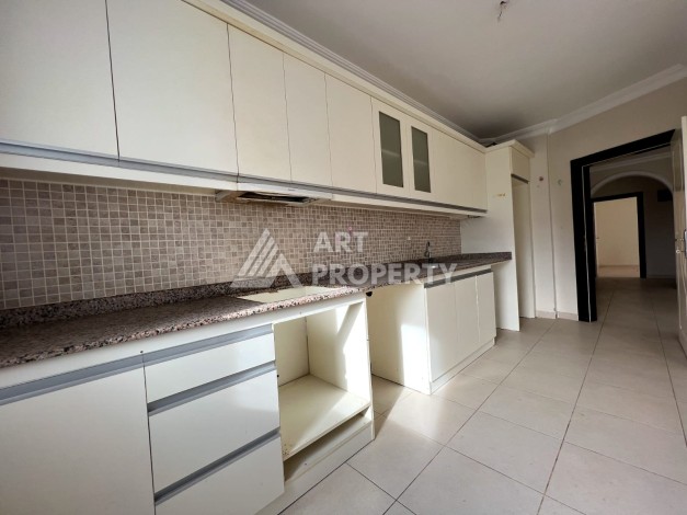 Просторная 2+1 с отдельной кухней в турецком доме развитого района Махмутлар - Ракурс 10