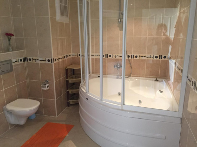 Прекрасная квартира 4+1 с видом на море и крепость в районе Тосмур, 270 м2. - Ракурс 25