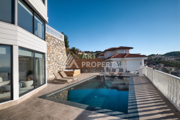 Вилла с видом на море и отдельными апартаментами в элитном районе Каргыджак - Ракурс 21