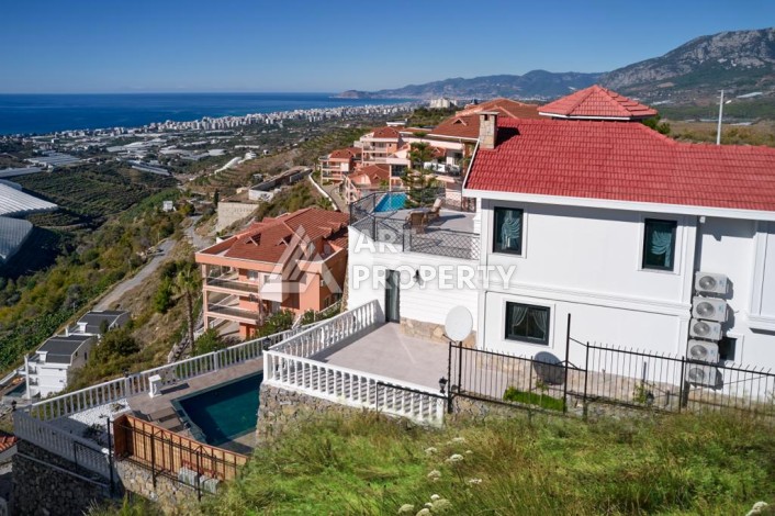 Вилла с видом на море и отдельными апартаментами в элитном районе Каргыджак - Ракурс 25