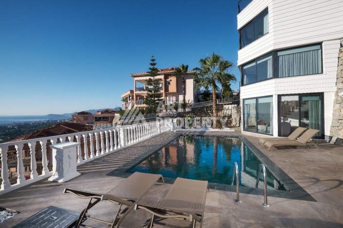 Вилла с видом на море и отдельными апартаментами в элитном районе Каргыджак - Ракурс 27