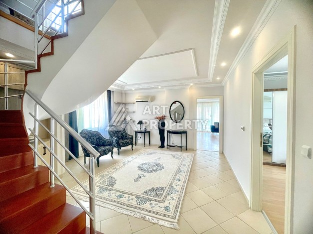 Огромный дуплекс 4+2 , площадью 250 м.кв. рядом с центром Аланьи - Ракурс 16