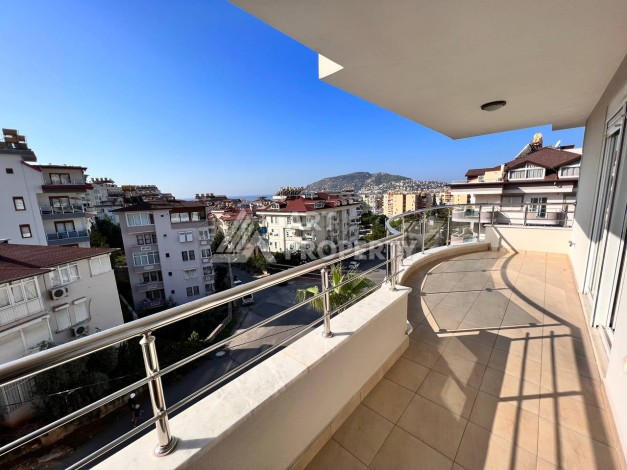 Уютный дуплекс 4+1 с видом на море и замок в центре Алании - Ракурс 26