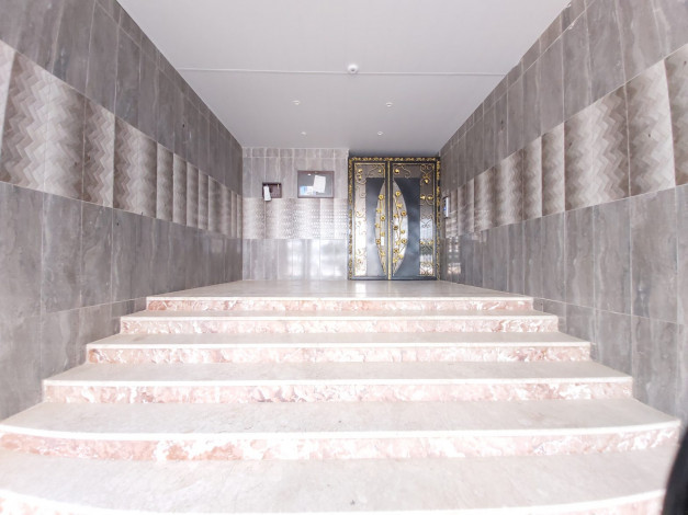 Светлая трехкомнатная квартира в Махмутларе Алания, в 350 метрах от Средиземного моря, 110 м2 - Ракурс 2