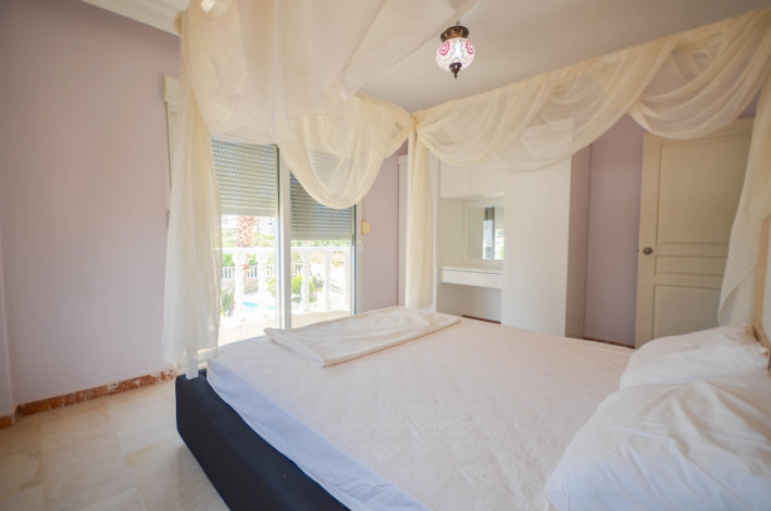 Двухэтажная вилла с панорамным видом на Средиземное море, в районе Махмутлар, Алания, 285 м2 - Ракурс 4