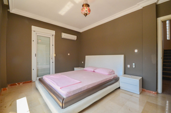 Двухэтажная вилла с панорамным видом на Средиземное море, в районе Махмутлар, Алания, 285 м2 - Ракурс 5