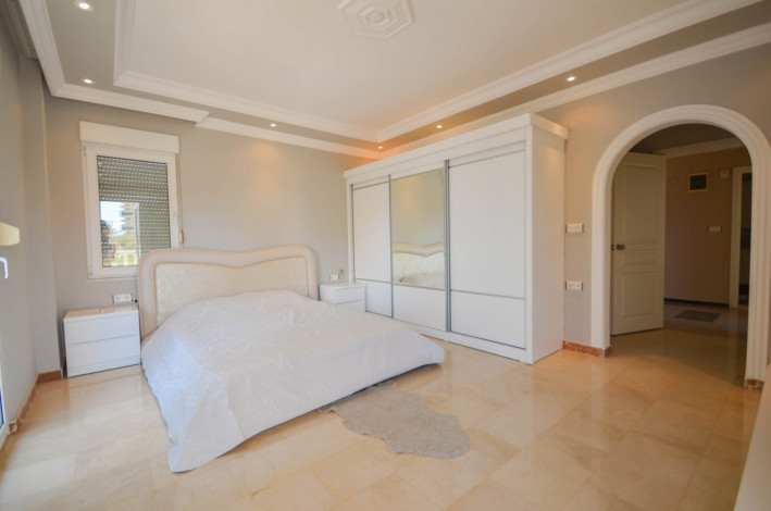 Двухэтажная вилла с панорамным видом на Средиземное море, в районе Махмутлар, Алания, 285 м2 - Ракурс 7