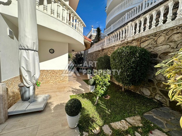 Вилла в районе Каргыджак с видом на море - Ракурс 3