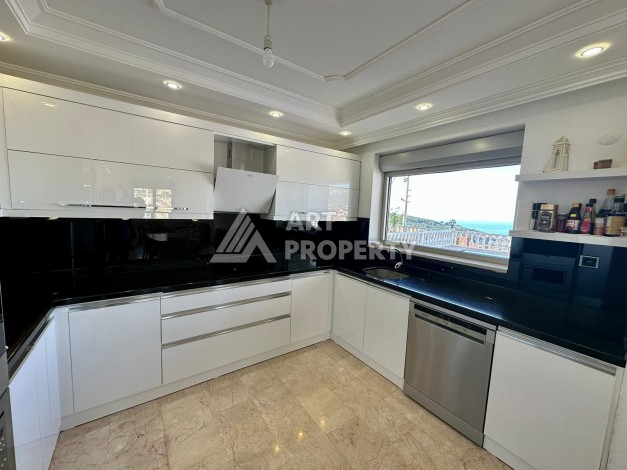 Вилла в районе Каргыджак с видом на море - Ракурс 9