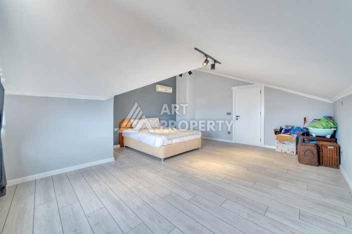 Просторный дуплекс 4+1 , 220 кв.м в развитом районе Оба - Ракурс 13