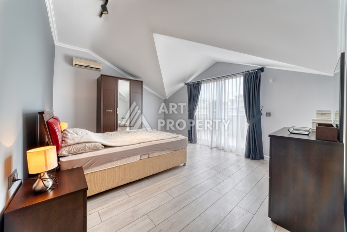 Просторный дуплекс 4+1 , 220 кв.м в развитом районе Оба - Ракурс 16