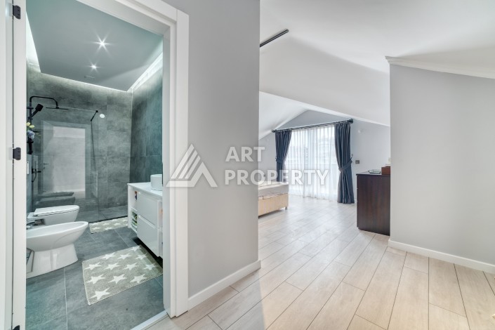 Просторный дуплекс 4+1 , 220 кв.м в развитом районе Оба - Ракурс 24