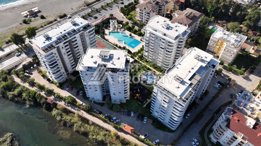 Видовая квартира 2+1 на первой береговой линии моря и рядом с речкой в районе Тосмур - Ракурс 3