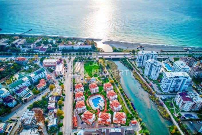 Дуплекс 4+1 с выходом в сад всего в 150 метрах от моря, 280 кв.м. Кестель, Алания. - Ракурс 2