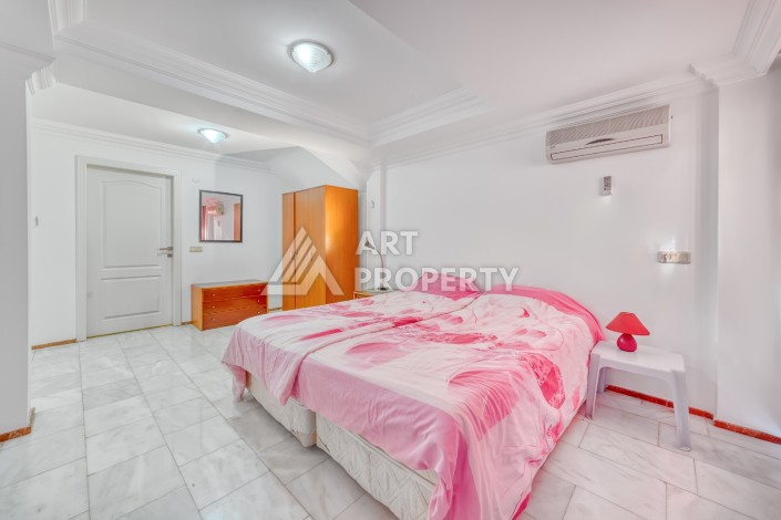 Дуплекс 4+1 с выходом в сад всего в 150 метрах от моря, 280 кв.м. Кестель, Алания. - Ракурс 20