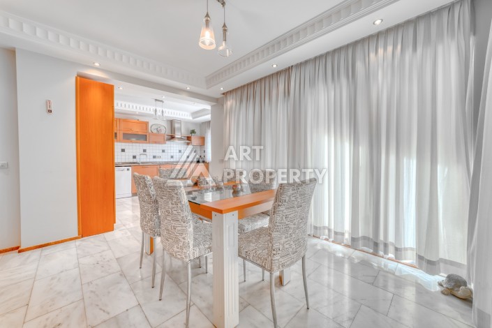 Дуплекс 4+1 с выходом в сад всего в 150 метрах от моря, 280 кв.м. Кестель, Алания. - Ракурс 30