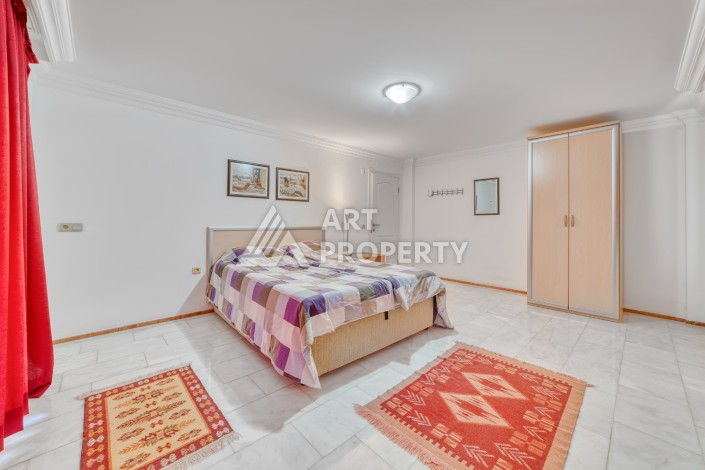 Дуплекс 4+1 с выходом в сад всего в 150 метрах от моря, 280 кв.м. Кестель, Алания. - Ракурс 32