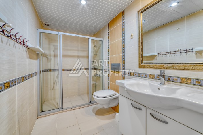 Дуплекс 4+1 с выходом в сад всего в 150 метрах от моря, 280 кв.м. Кестель, Алания. - Ракурс 33