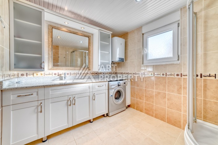 Дуплекс 4+1 с выходом в сад всего в 150 метрах от моря, 280 кв.м. Кестель, Алания. - Ракурс 36