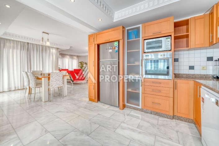 Дуплекс 4+1 с выходом в сад всего в 150 метрах от моря, 280 кв.м. Кестель, Алания. - Ракурс 39