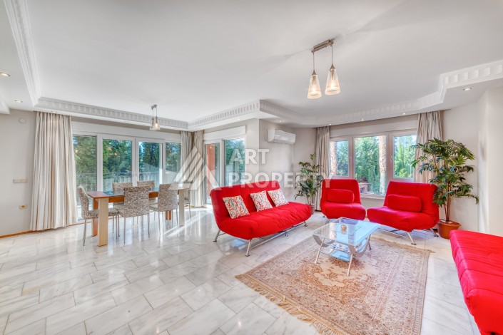 Дуплекс 4+1 с выходом в сад всего в 150 метрах от моря, 280 кв.м. Кестель, Алания. - Ракурс 45