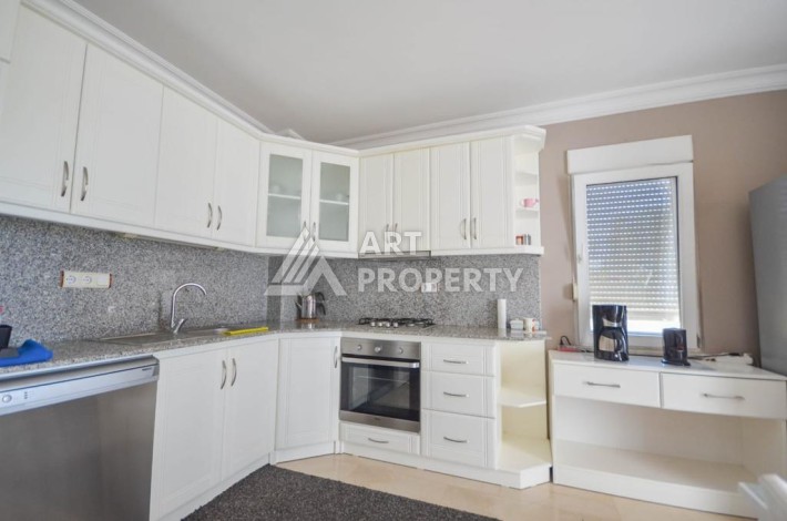 Уютная вилла 5+1 с бассейном и гаражом в Махмутларе, 395 кв.м. - Ракурс 9