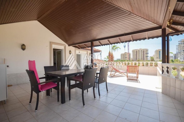 Уютная вилла 5+1 с бассейном и гаражом в Махмутларе, 395 кв.м. - Ракурс 12